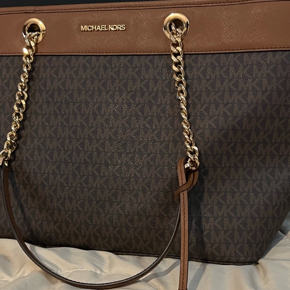 Michael Kors purse - Picture 2 of 6